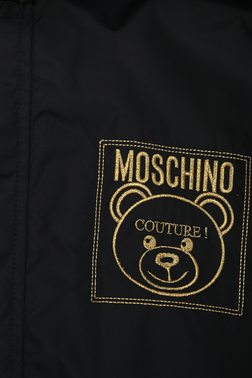 фото Черный плащ с вышивкой moschino