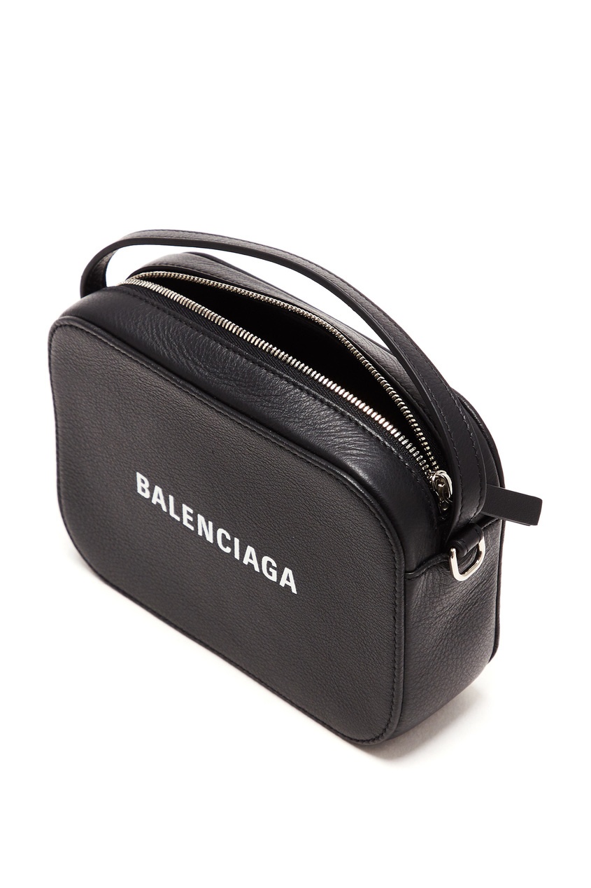 фото Кожаная сумка ville camera bag xs balenciaga