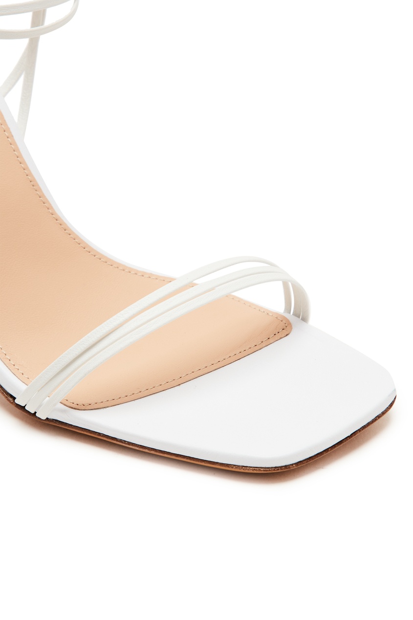 фото Белые босоножки на фигурном каблуке elme jacquemus