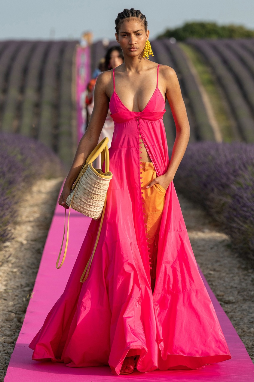 фото Неоново-розовый сарафан макси manosque jacquemus