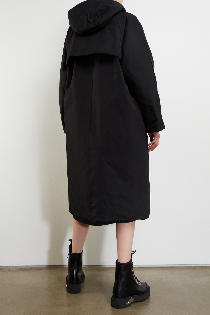 фото Черное пальто с капюшоном и поясом kassl editions