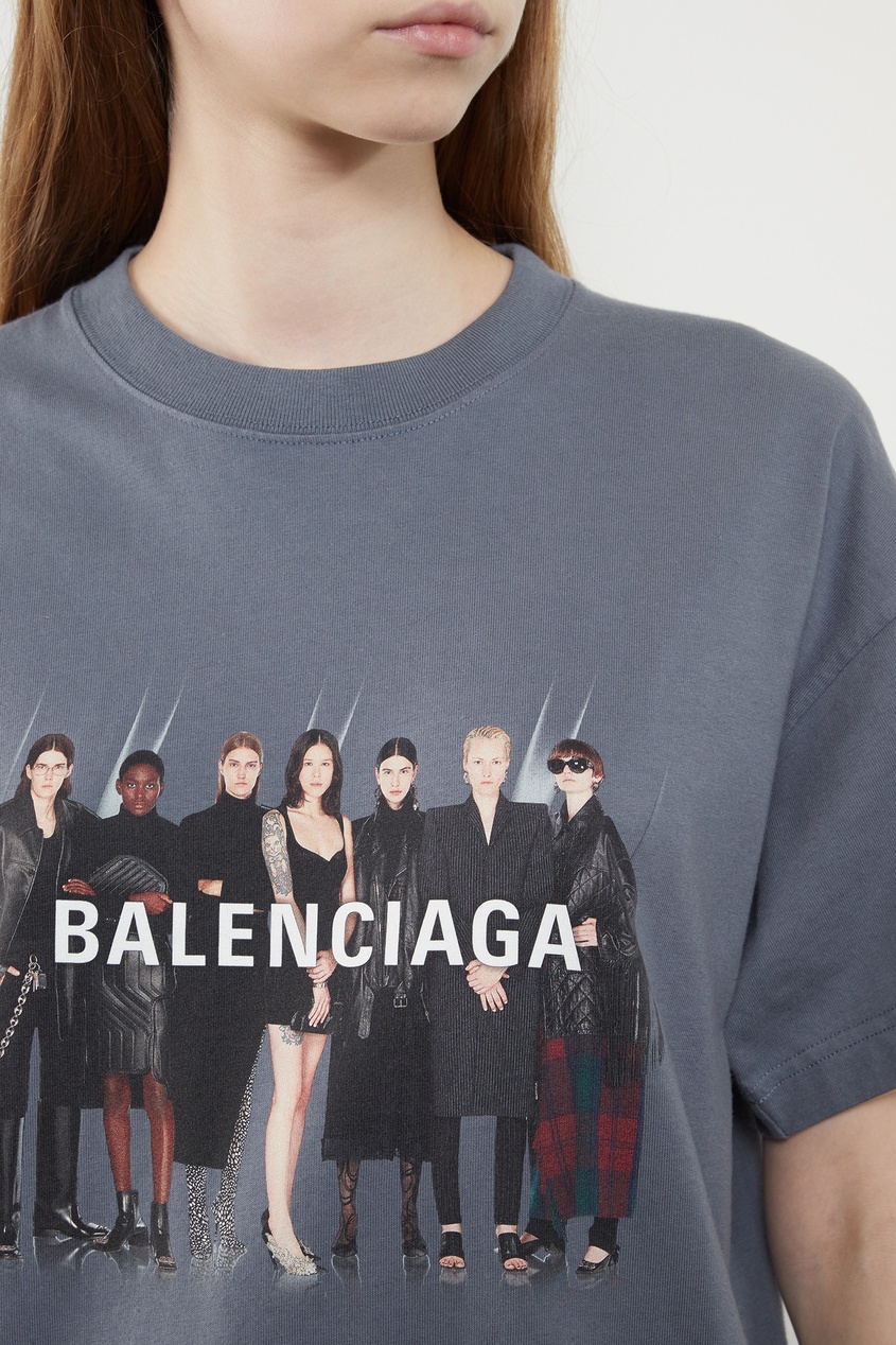фото Серая футболка с принтом real balenciaga