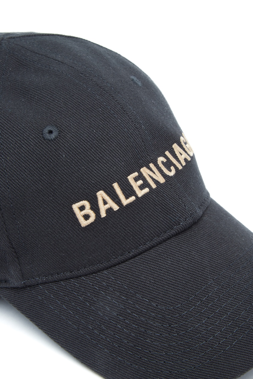 фото Черная кепка с бежевым принтом balenciaga