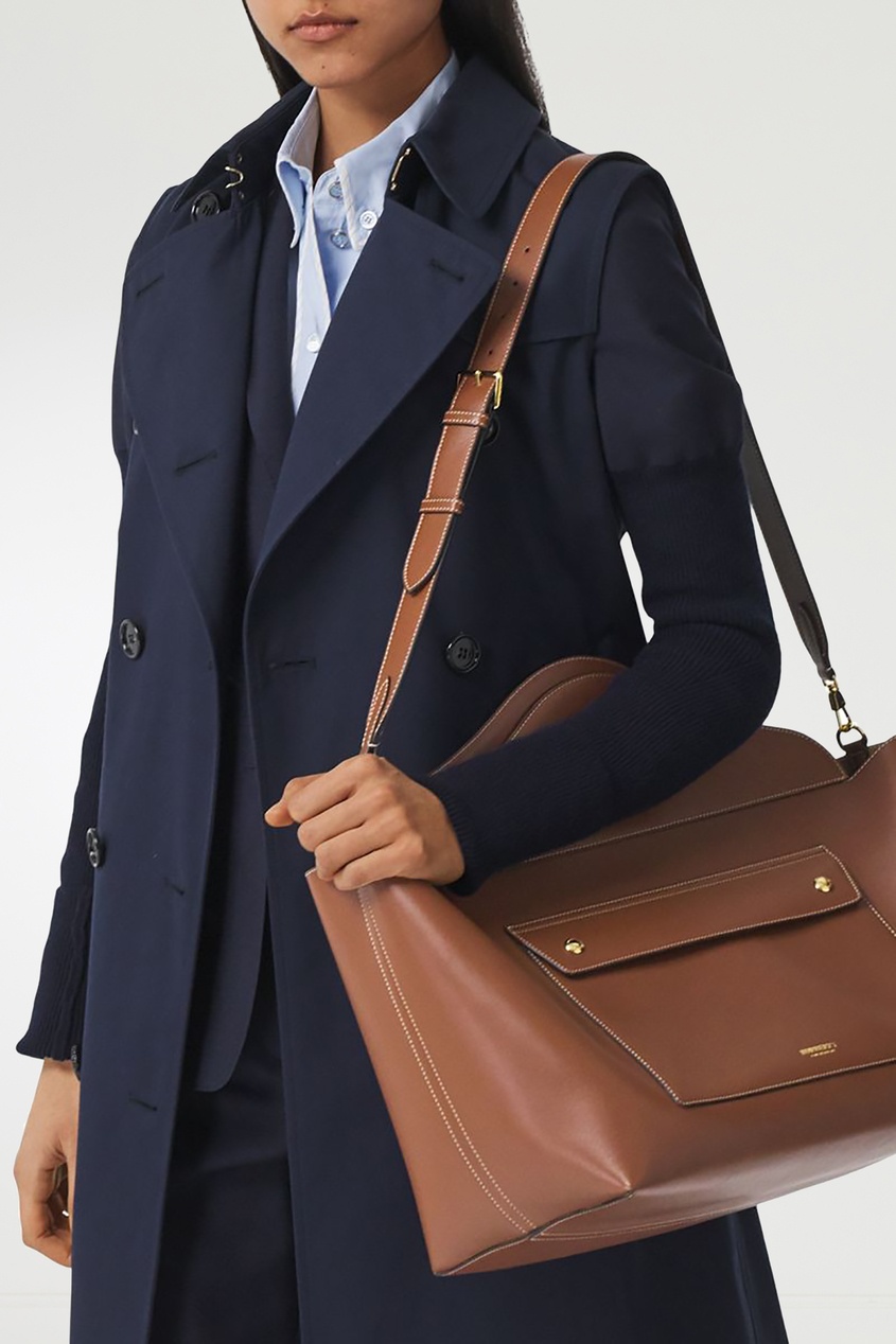 фото Средняя коричневая сумка-тоут из кожи pocket burberry