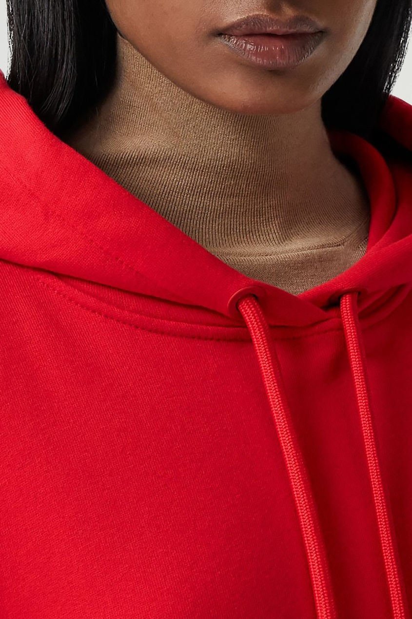 фото Красное худи с контрастным принтом love burberry