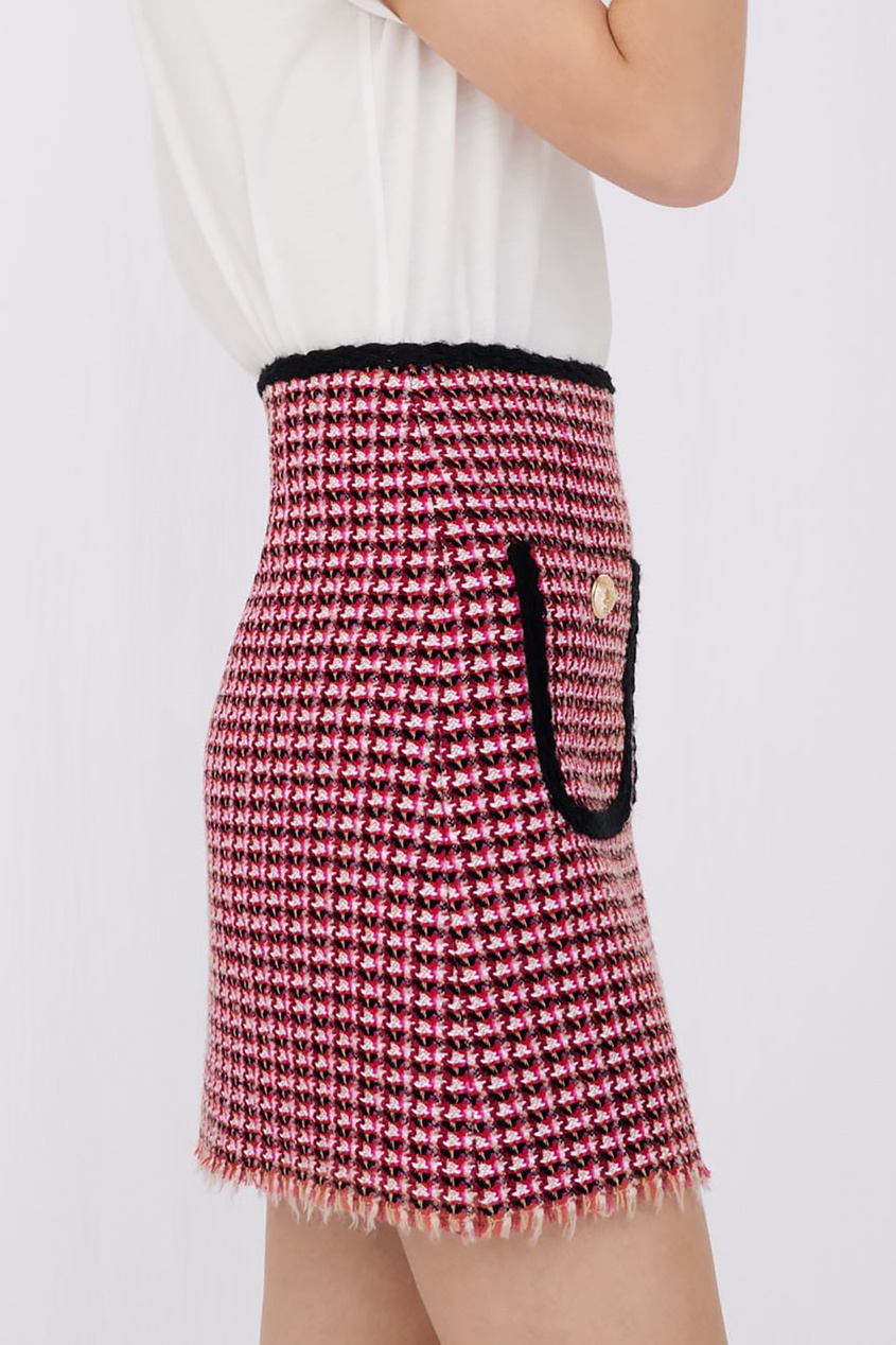 фото Твидовая юбка цвета фуксия с накладными карманами maje
