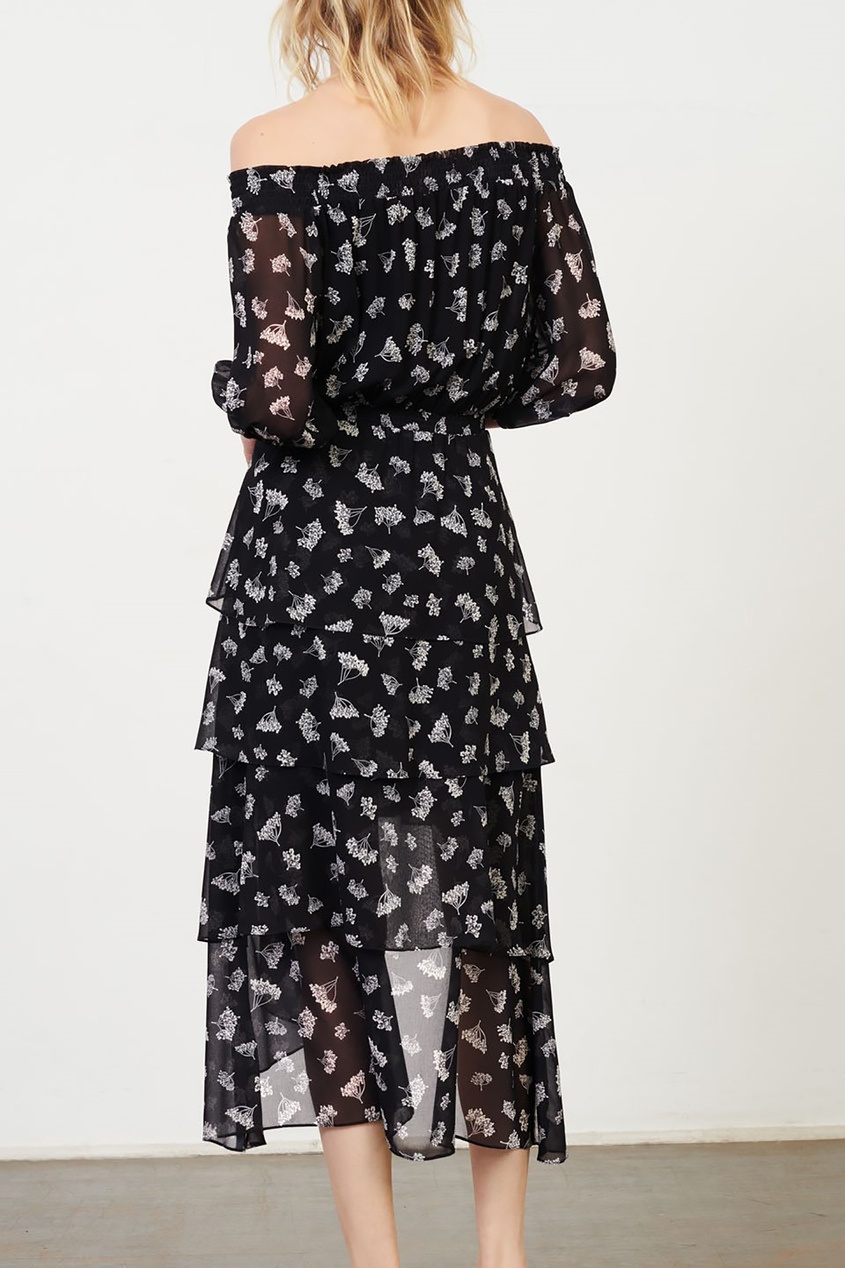 фото Черное асимметричное платье с растительным принтом maje