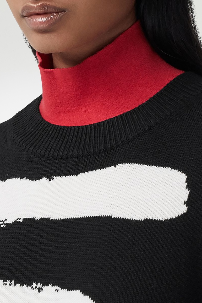 фото Черный шерстяной свитер с белой надписью love burberry