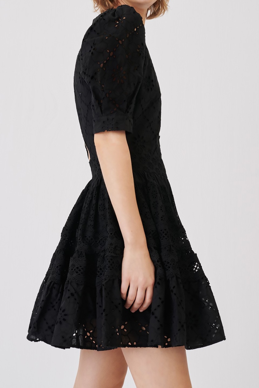 фото Черное гипюровое платье-мини maje