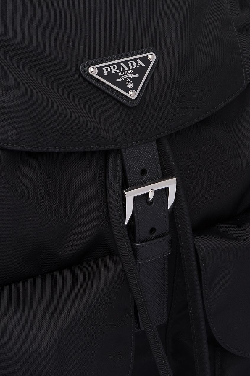 фото Черный рюкзак из экологичного материала prada