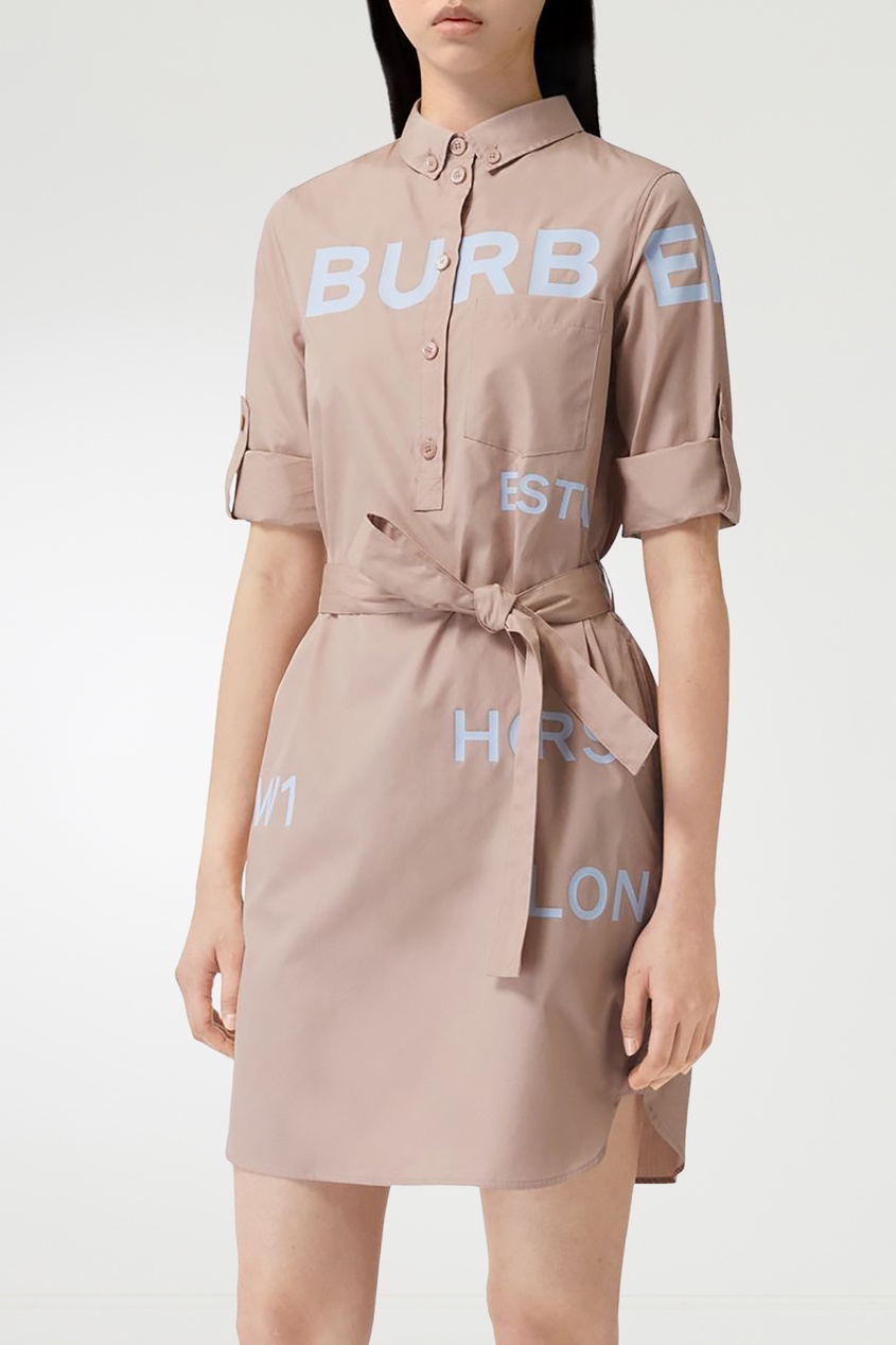 фото Бежевое платье-рубашка с надписями burberry
