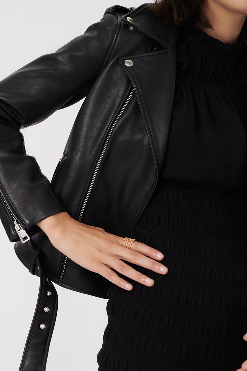фото Черная куртка-косуха из кожи maje