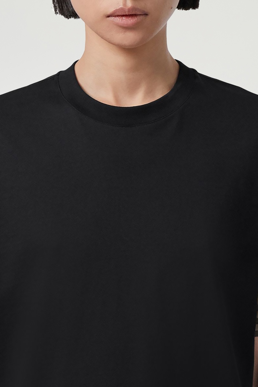 фото Черная футболка с принтом-клеткой на рукавах burberry