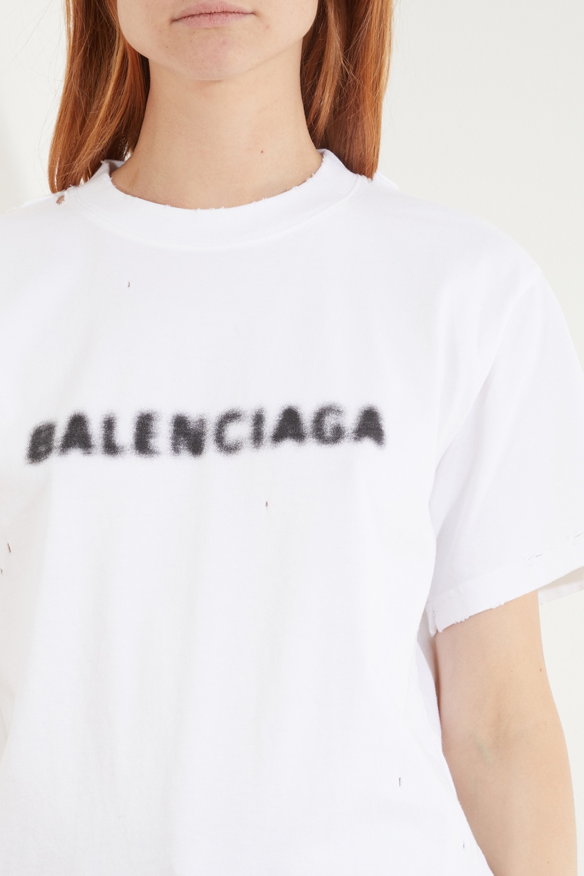 фото Белая футболка с логотипом balenciaga