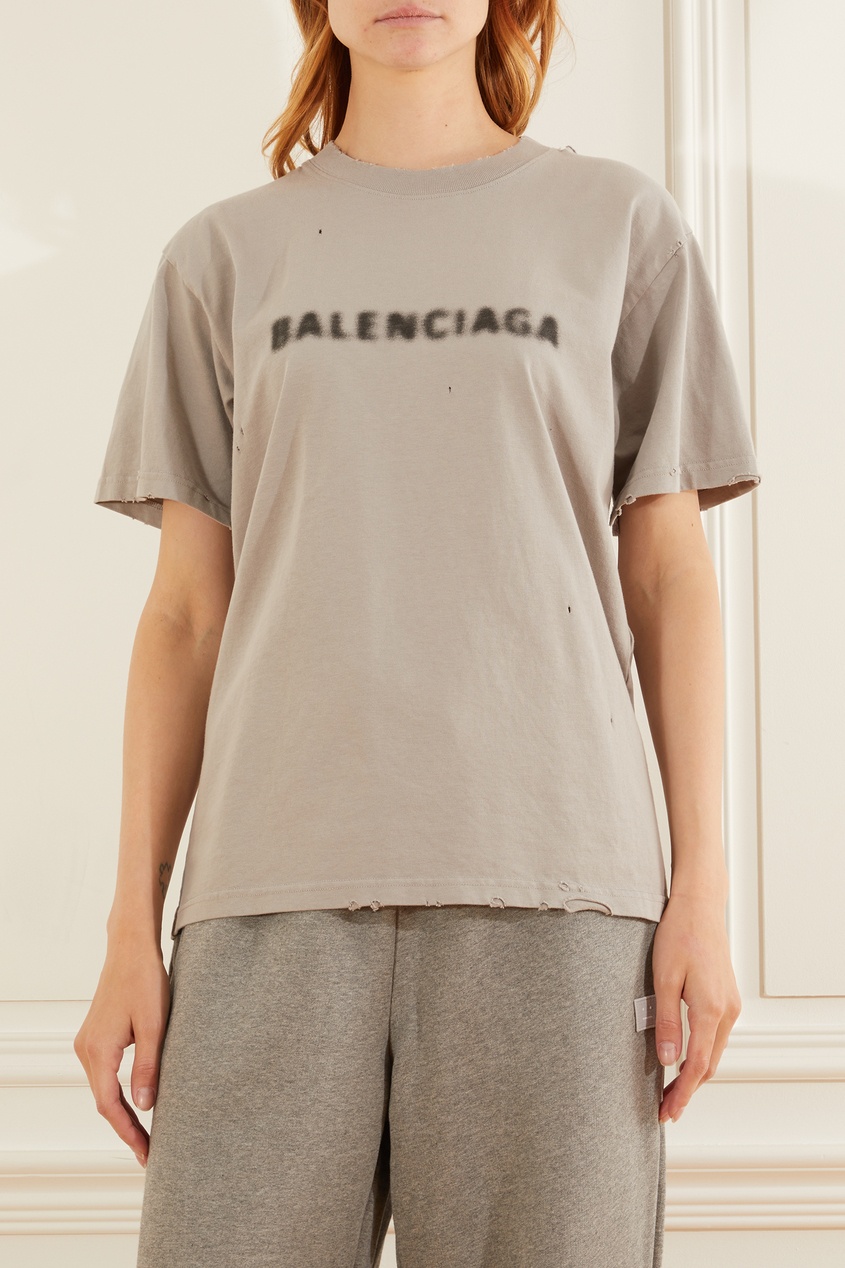 фото Серая футболка с размытым логотипом balenciaga