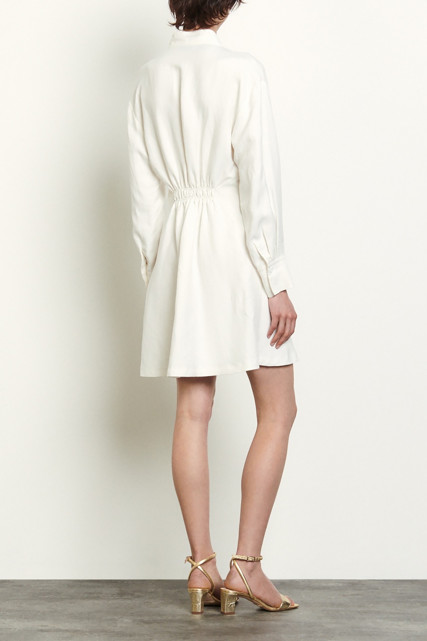 фото Белое платье с драпировкой sandro