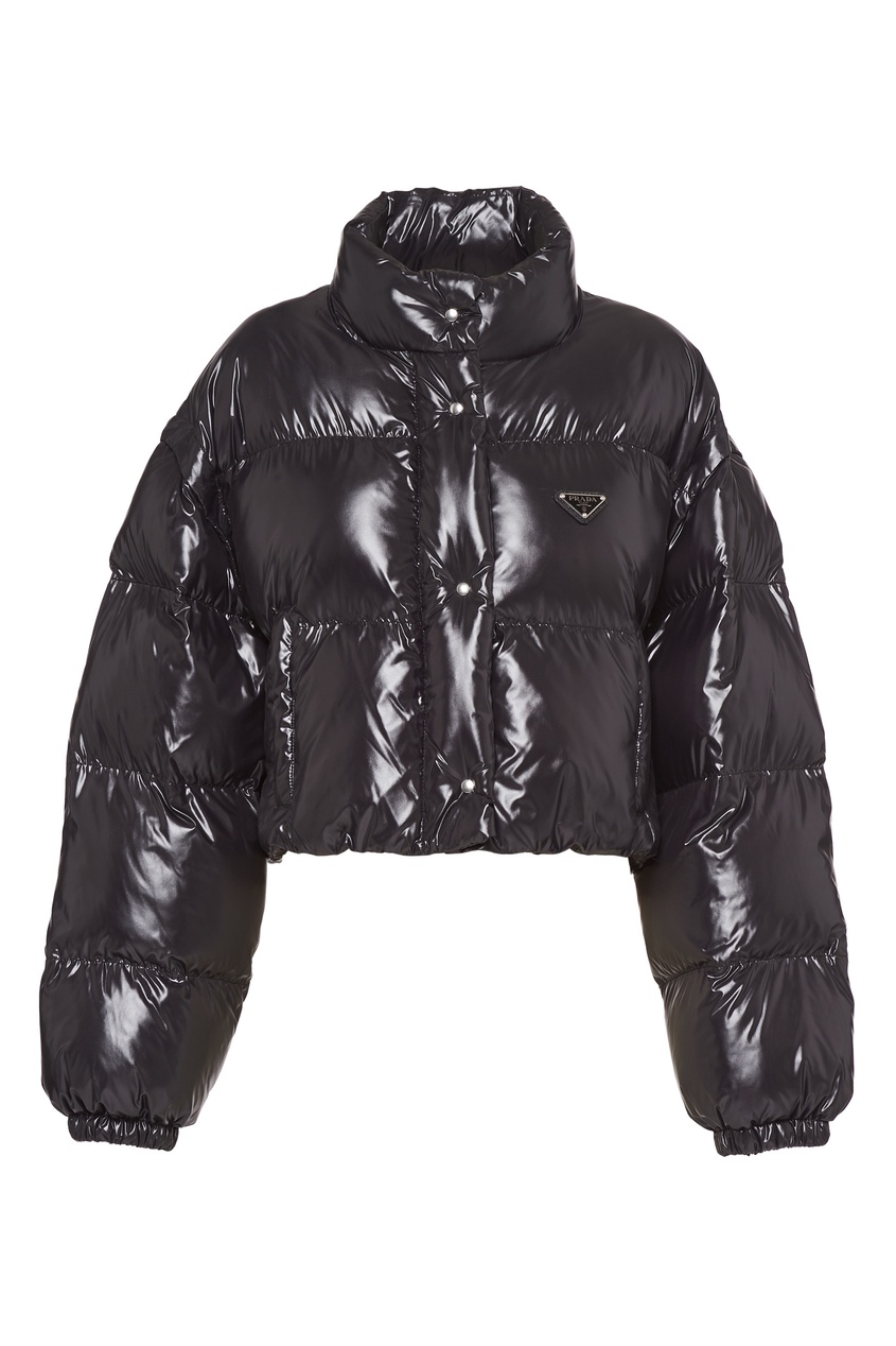 фото Глянцевая дутая куртка черного цвета prada