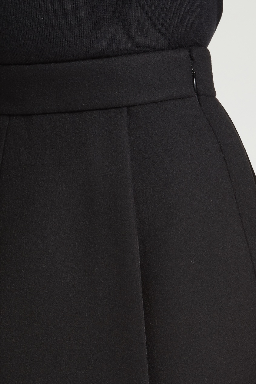 фото Черная юбка в крупную складку prada