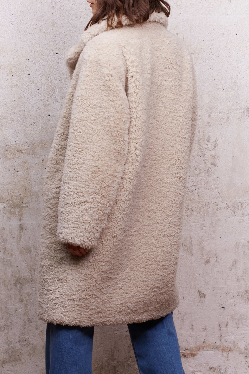 фото Бежевое пальто из искусственного меха solenne gerard darel