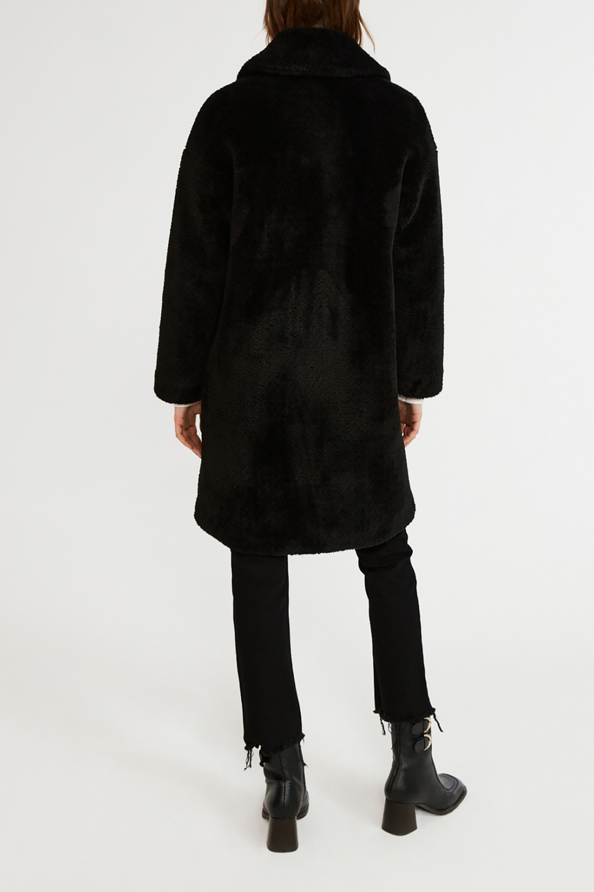 фото Черное пальто из искусственного меха fedora claudie pierlot