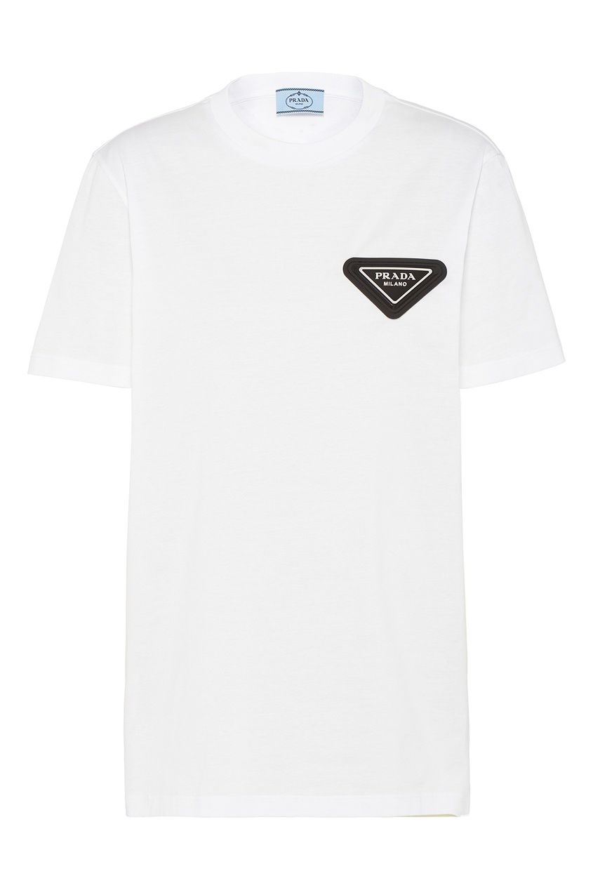 фото Белая футболка с черным логотипом prada
