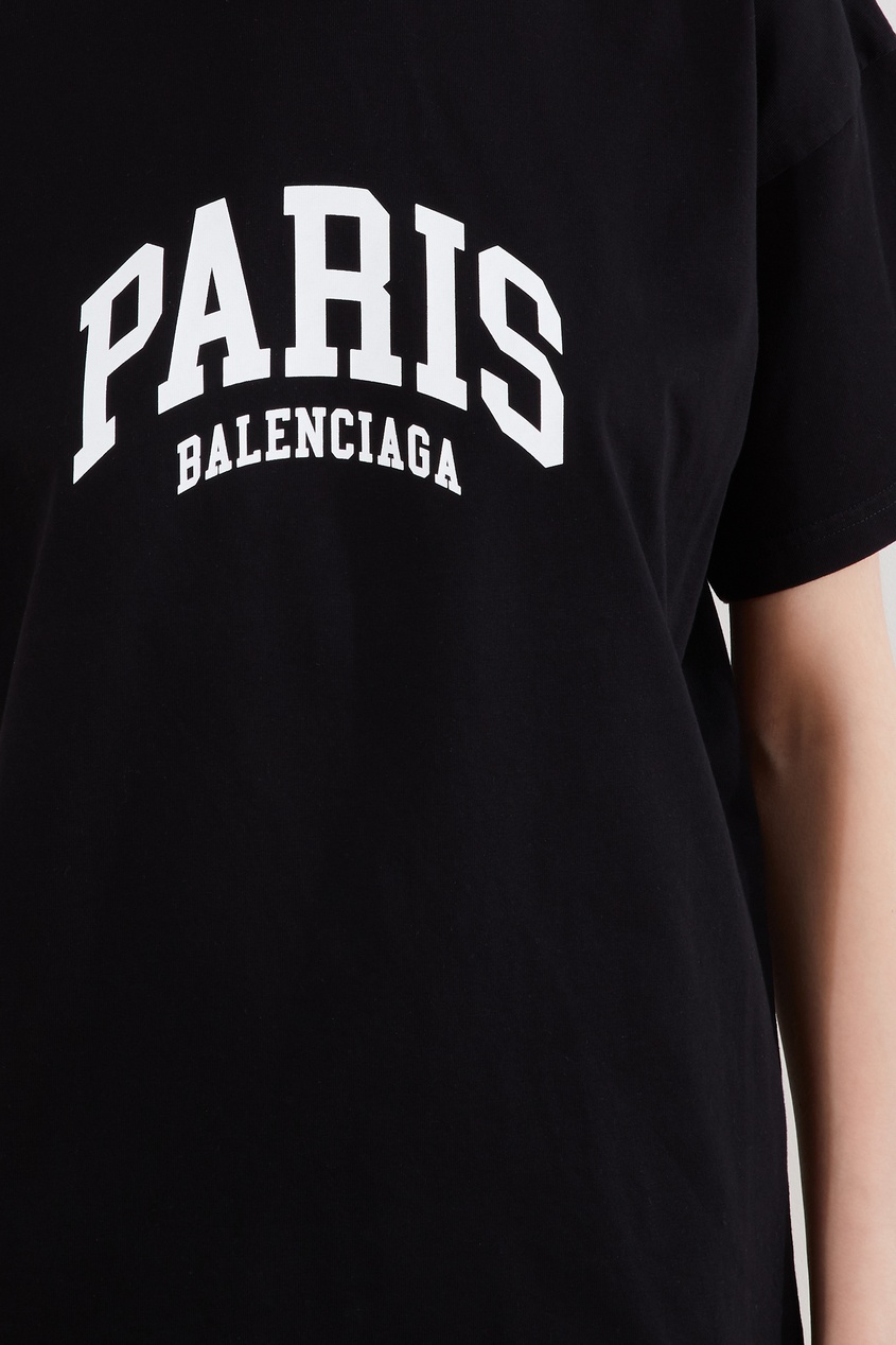 фото Черная футболка с белым логотипом balenciaga