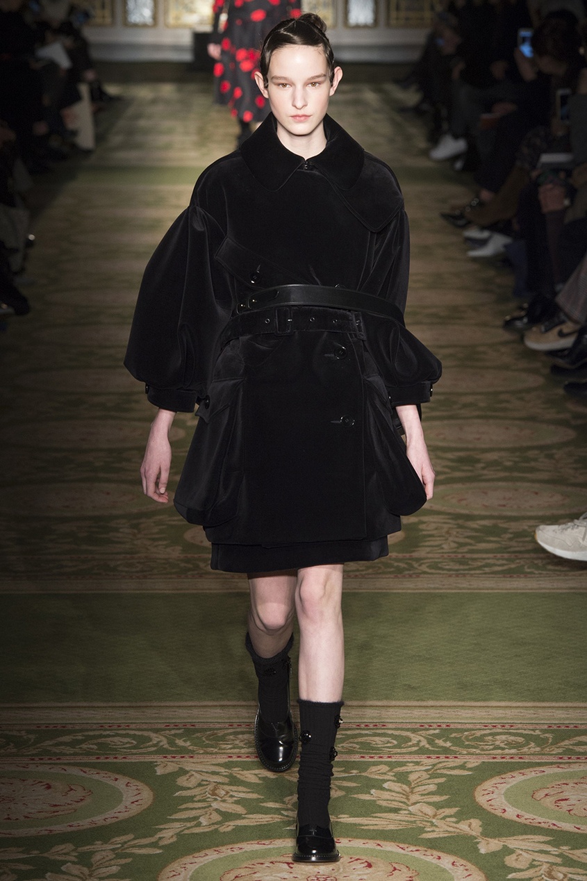 фото Бархатное полупальто simone rocha