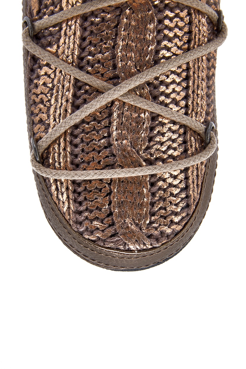 фото Бежевые ботинки-луноходы с вязаным декором inuikii