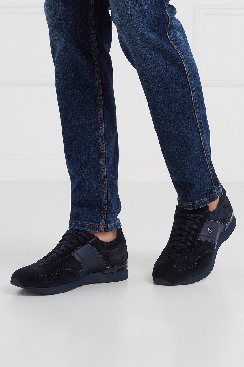 Замшевые кроссовки