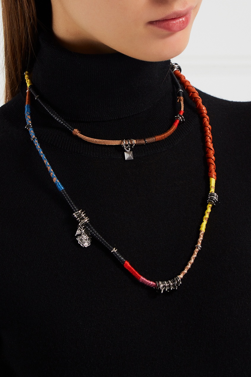 Колье с металлическими кольцами