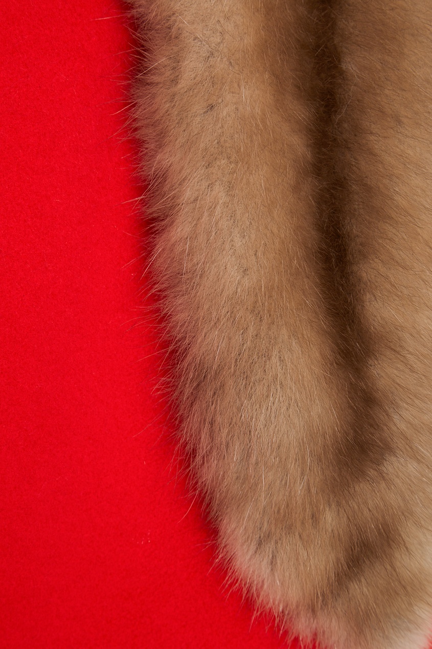 фото Красное пальто из кашемира с мехом куницы dreamfur