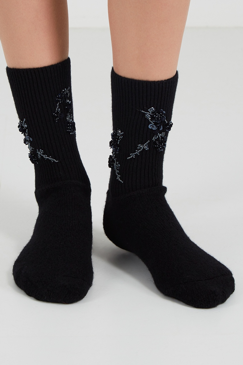 фото Черные шерстяные носки с вышивкой no.21