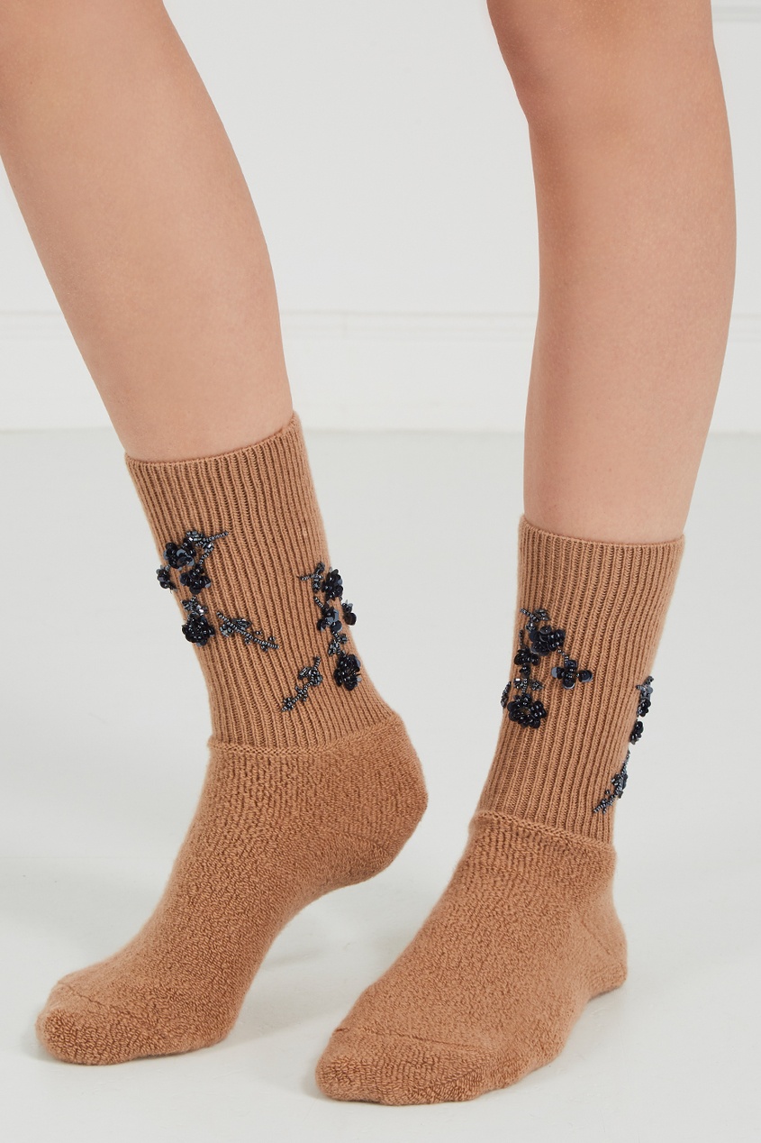 фото Коричневые шерстяные носки с вышивкой no.21