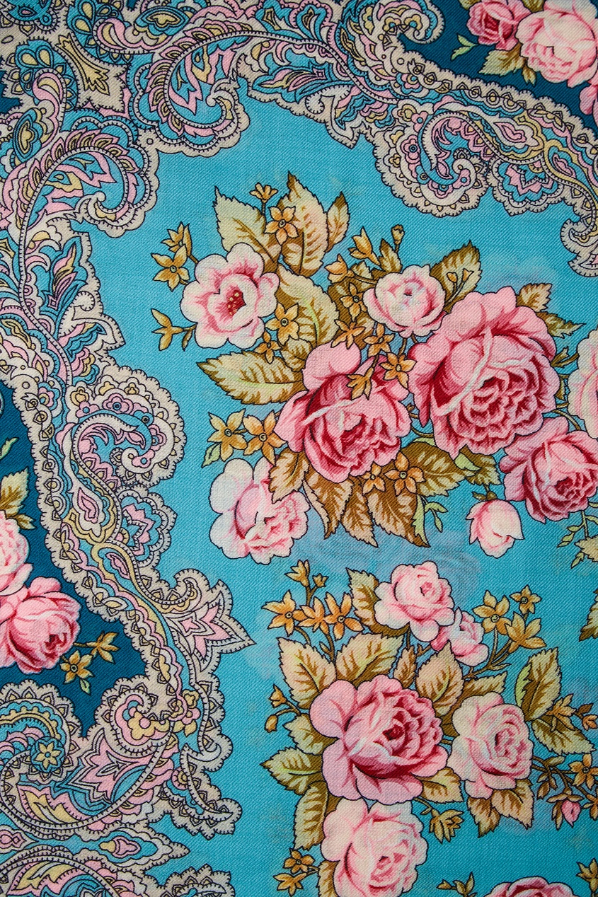 фото Бирюзовый платок с розами павловопосадская платочная мануфактура
