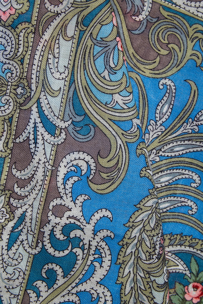 Синий платок с узорами