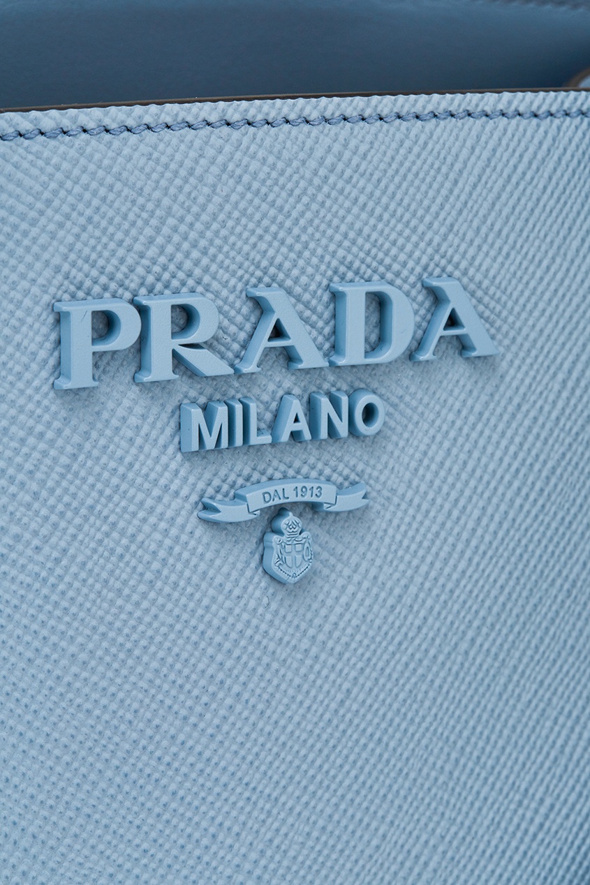 фото Голубая кожаная сумка Monochrome Prada