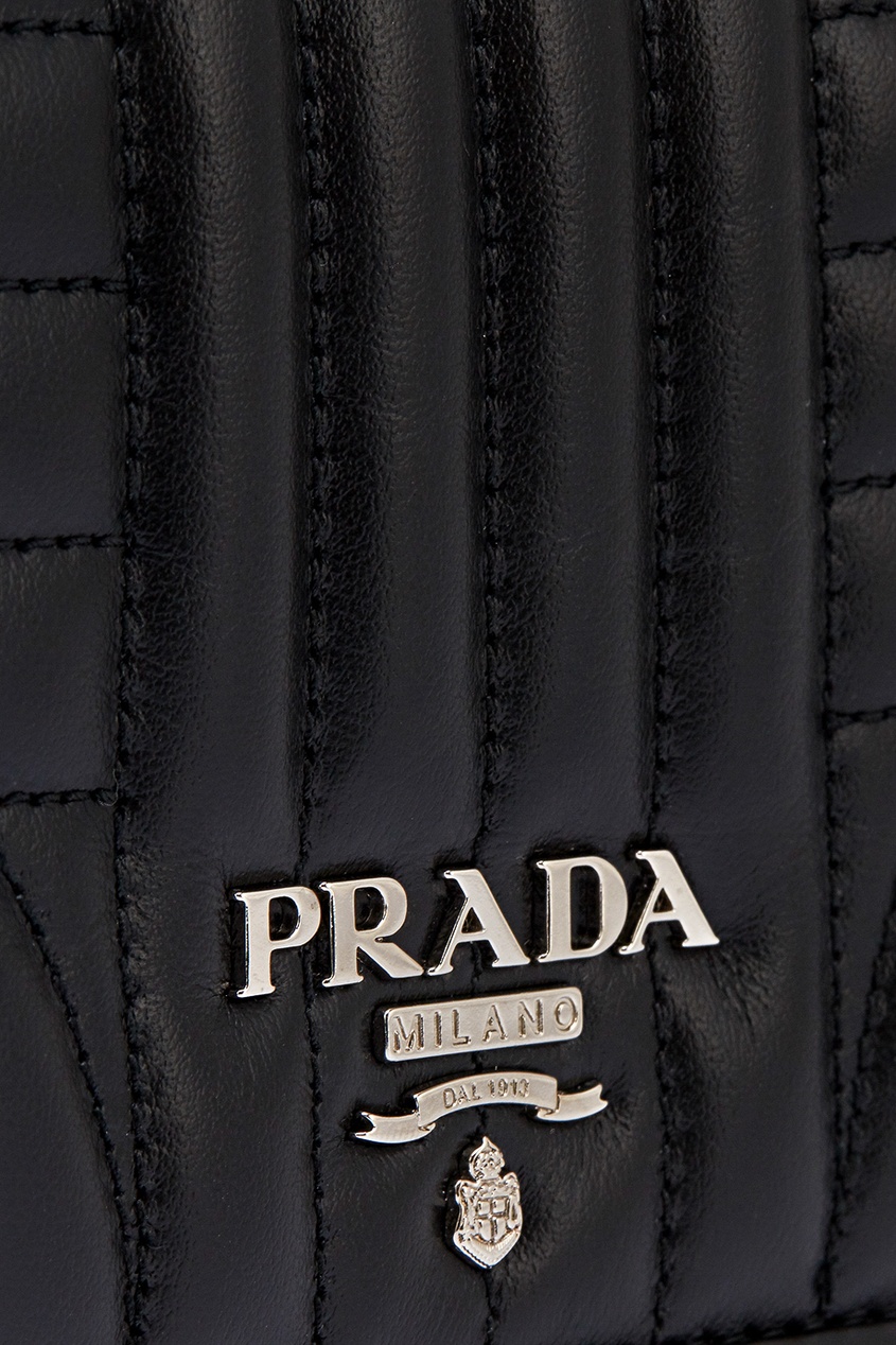 фото Черный кожаный кошелек на цепочке prada