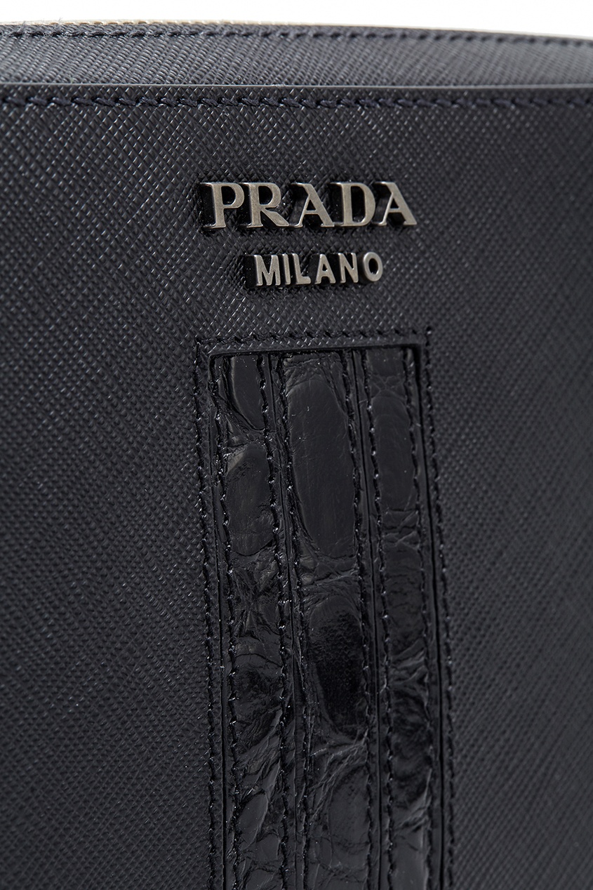 фото Черная кожаная сумка Prada