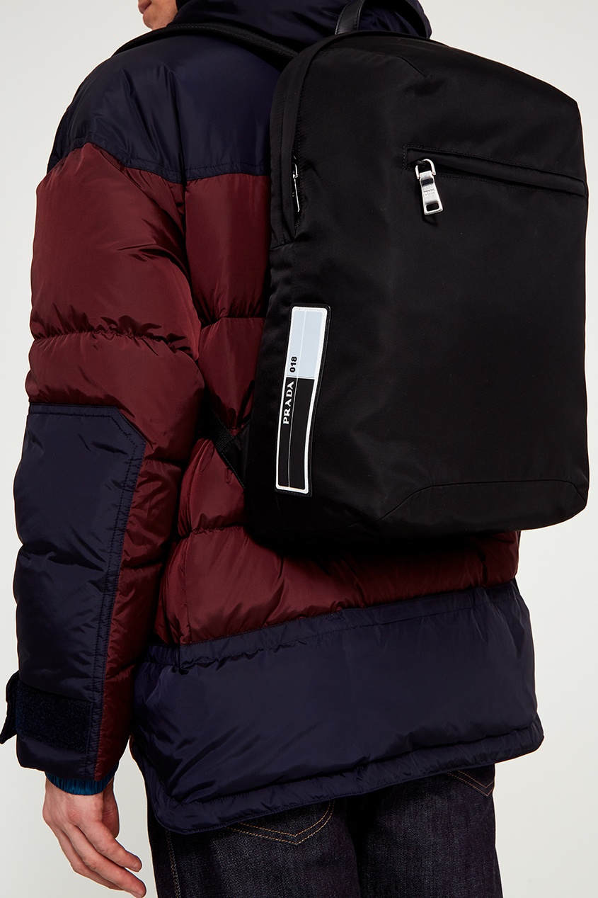 фото Черный текстильный рюкзак с нашивкой Prada