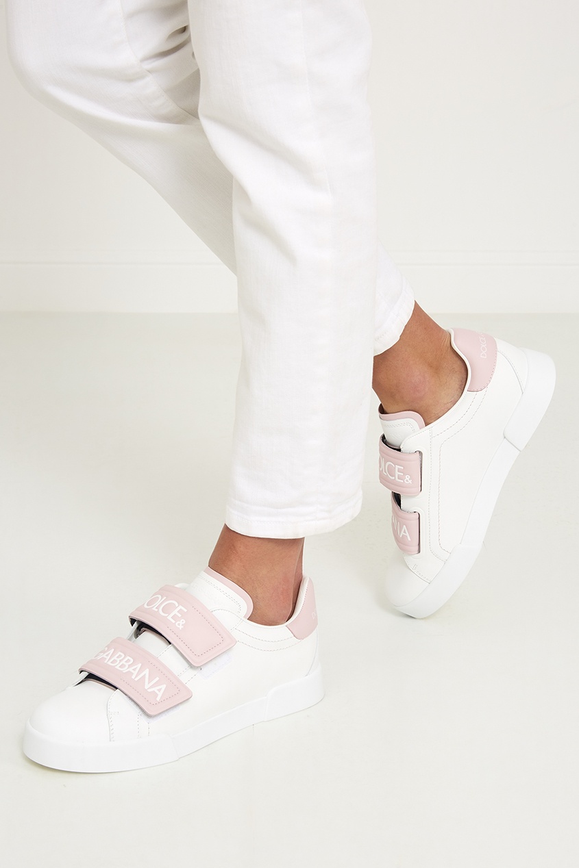 Кожаные кеды с розовой отделкой