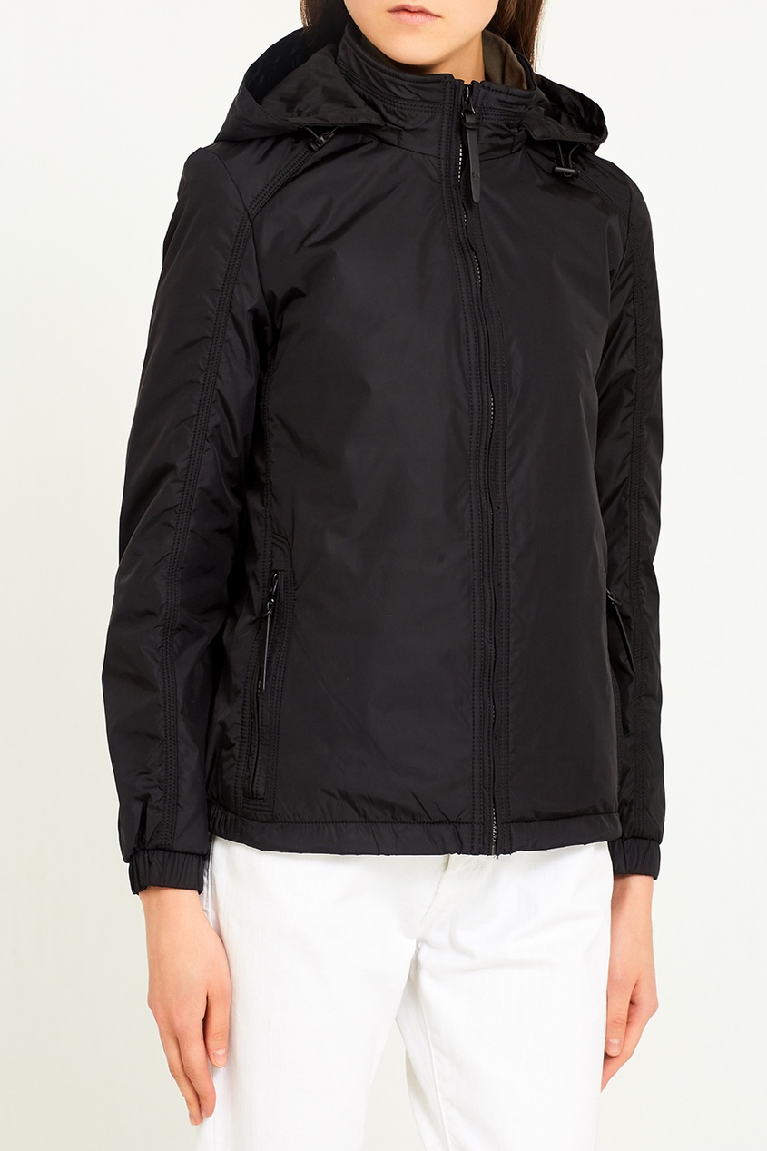 Черная ветровка с капюшоном