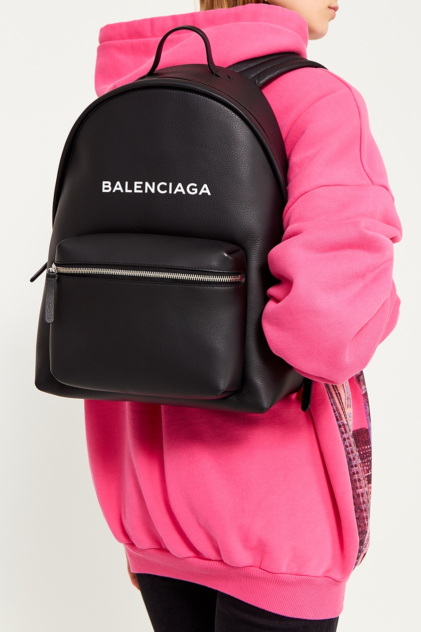 фото Черный кожаный рюкзак everyday balenciaga