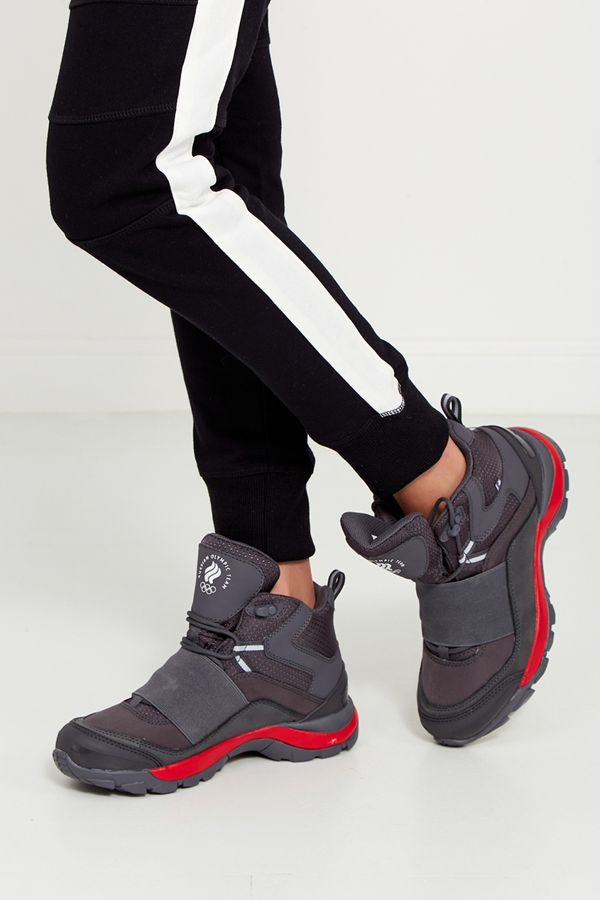 Темно-серые кроссовки