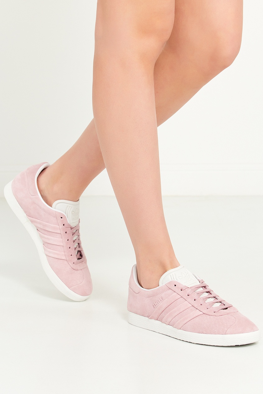 фото Розовые замшевые кроссовки gazelle stitch and turn adidas