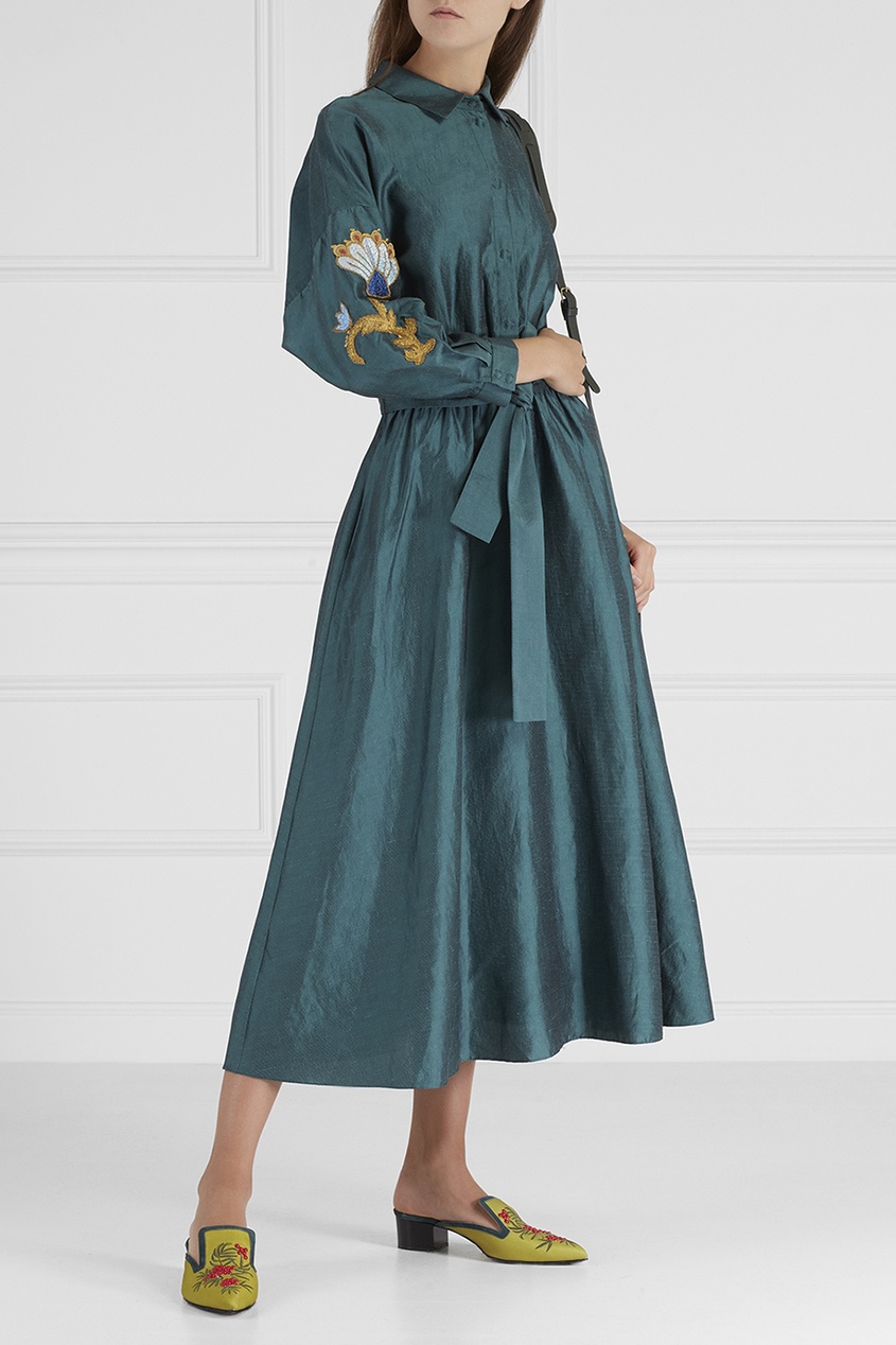 фото Платье с вышивкой на рукавах alena akhmadullina
