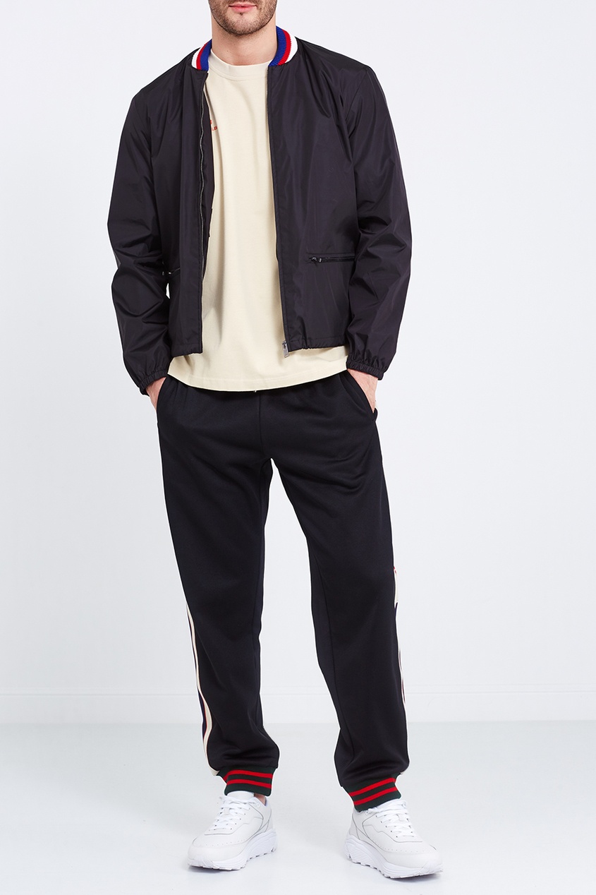 фото Черная куртка с ярким воротником Gucci man