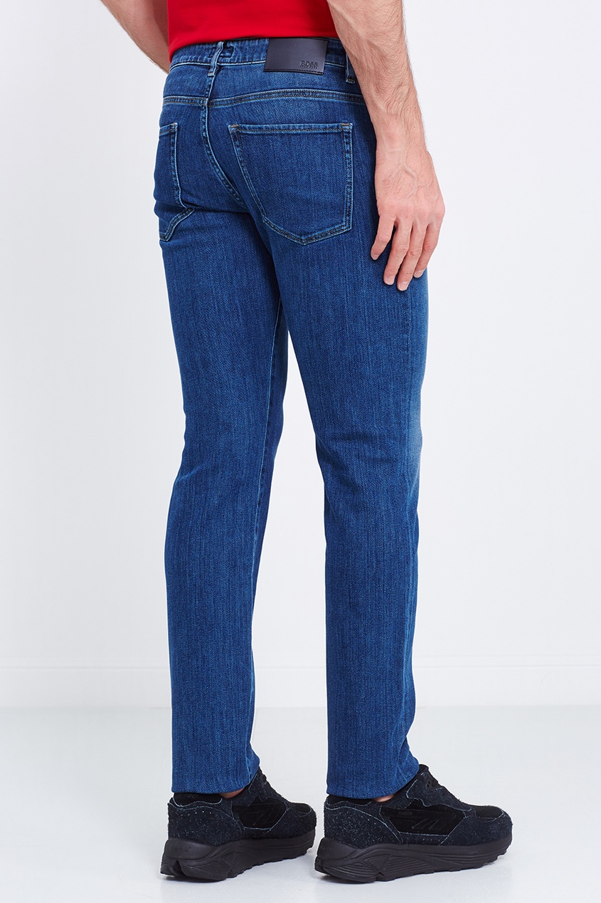 фото Синие джинсы с серебристыми заклепками Boss