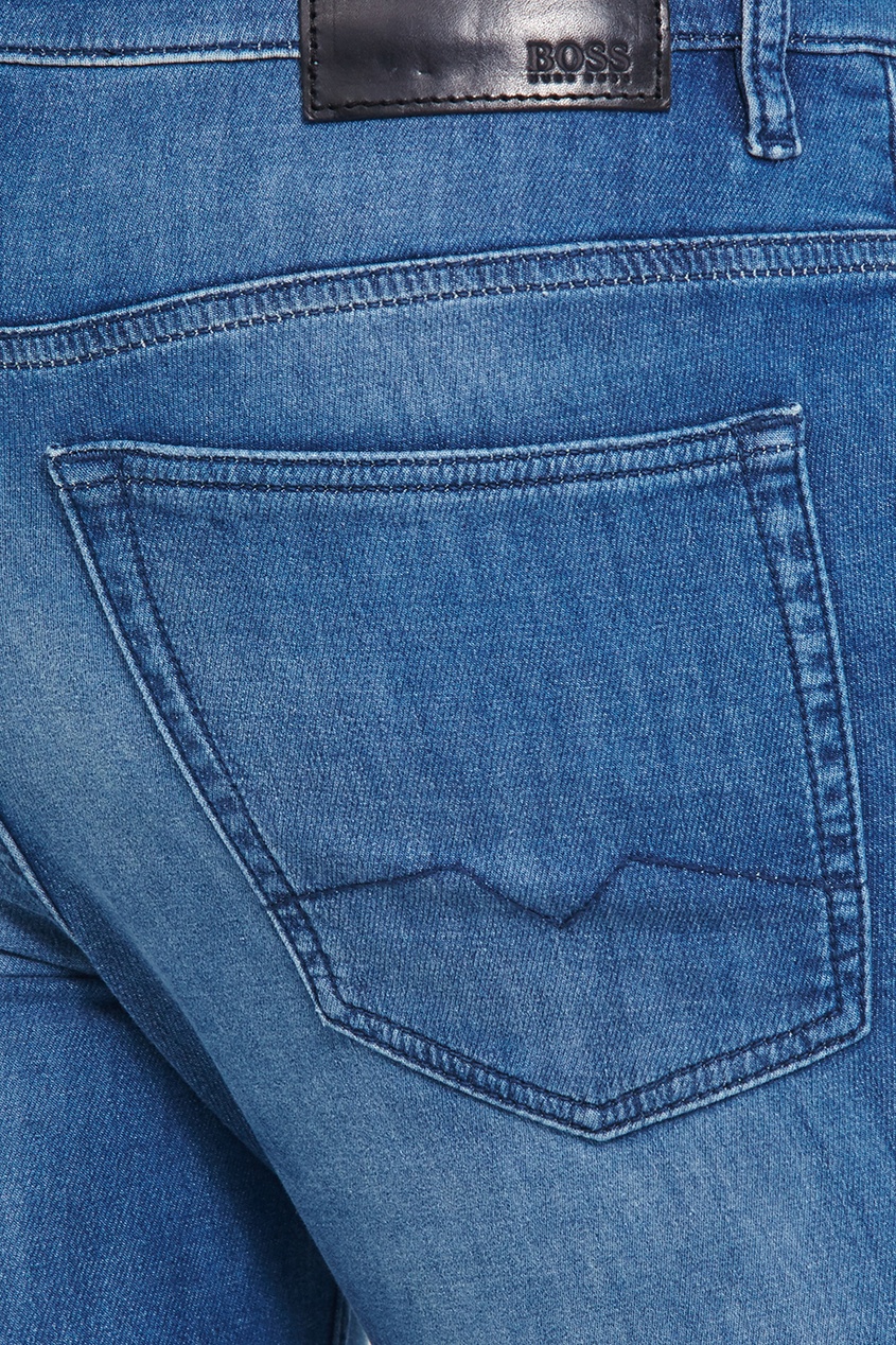 Синие потертые джинсы