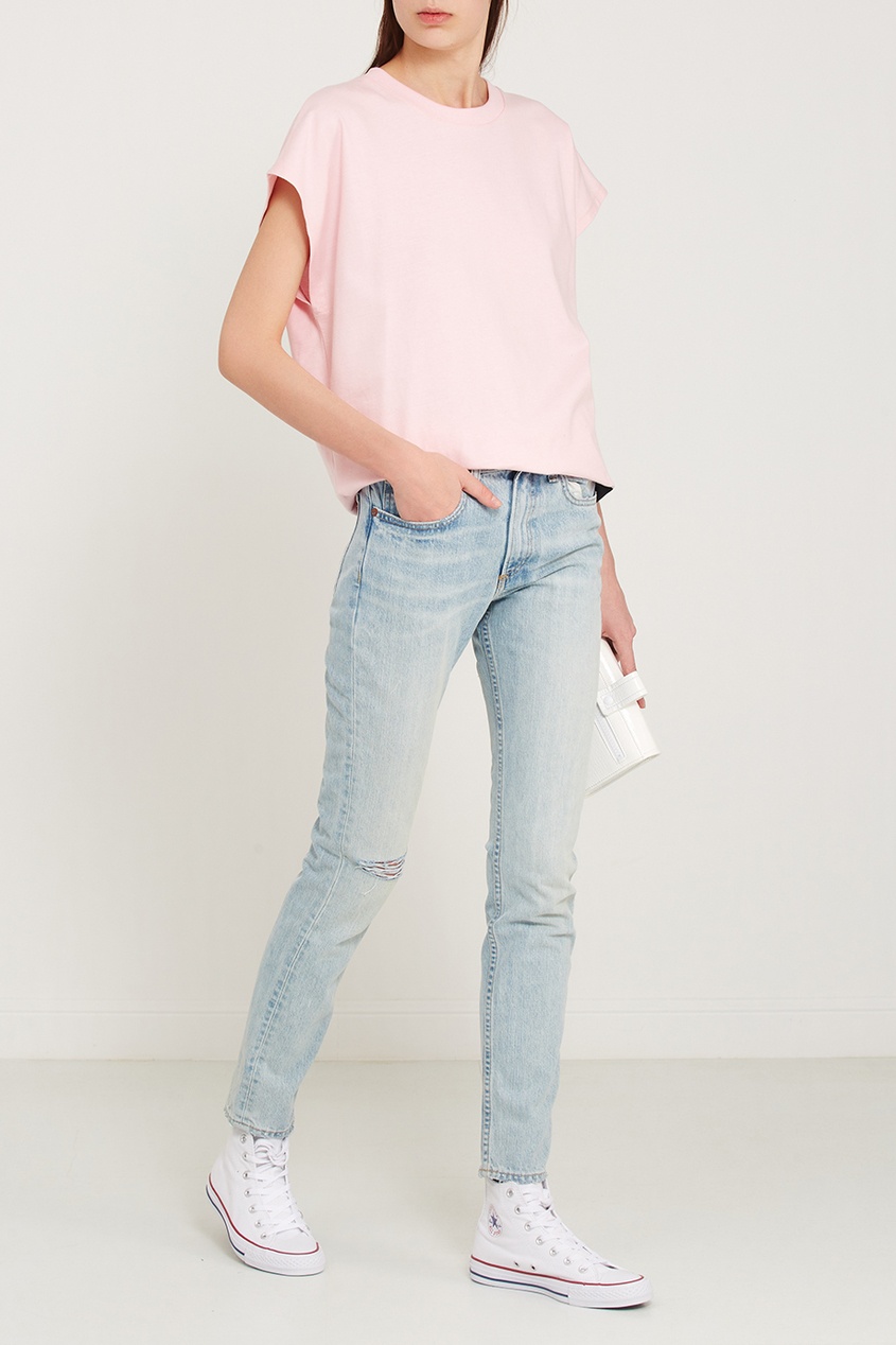 Голубые джинсы с прорезью