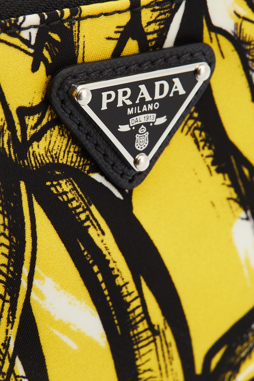 фото Маленькая косметичка с контрастным принтом Prada